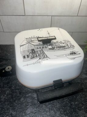 Vintage Sunbeam 11.5x11.5 electric skillet. Cape Cod design